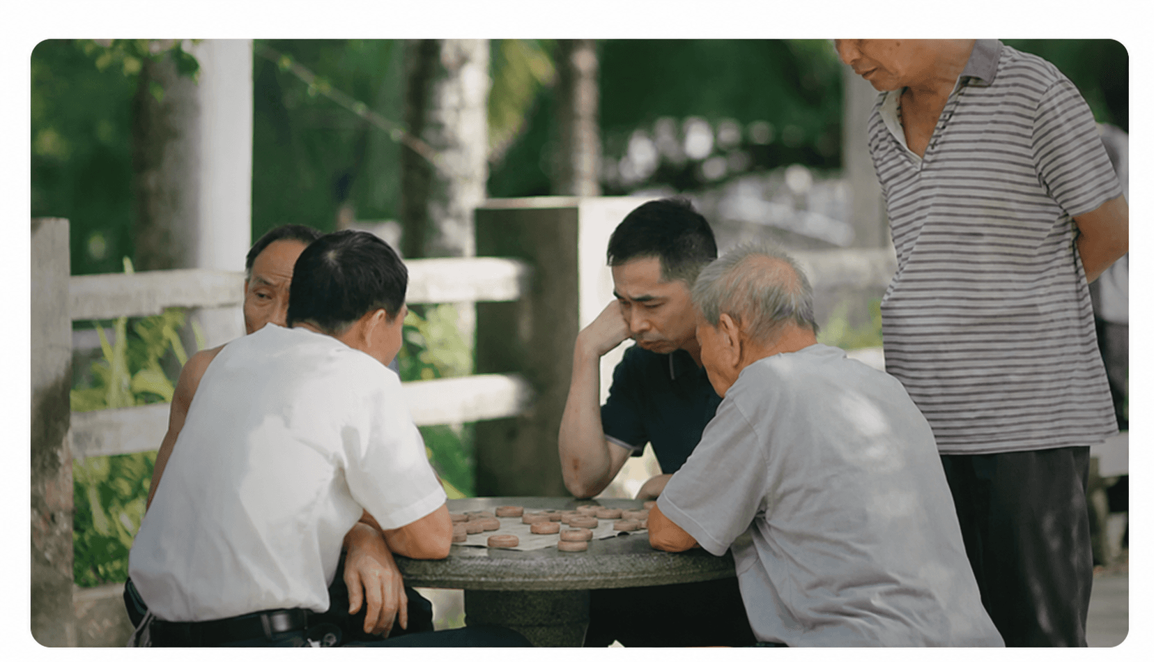 中国社区居民在户外参加兴趣活动